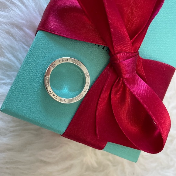 Tiffany and Co. 1837 Blue Sapphire Narrow Ring Size 6 - Picture 10 of 13